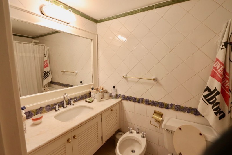 Excelente Penthouse en edificio clásico frente al mar en Manantiales